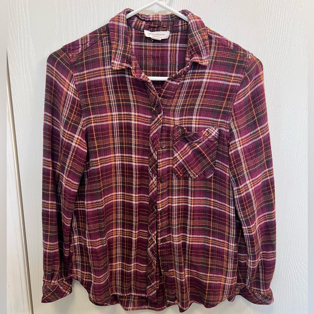 Women’s plaid button up. Good condition.